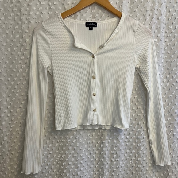 White Ribbed Button-Down Top - Picture 3 of 4